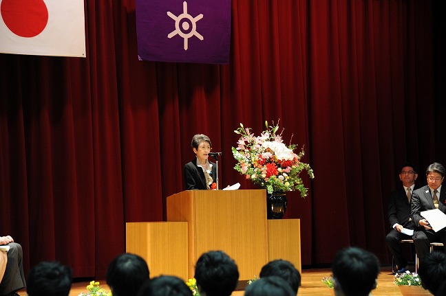 秋山委員が南大沢学園の卒業式に出席しました