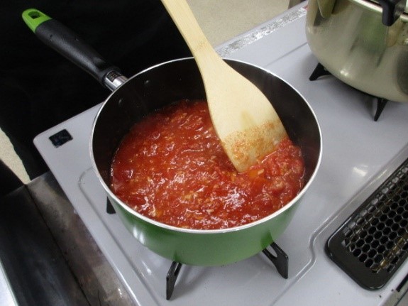 プッタネスカ　トマトソースの鍋