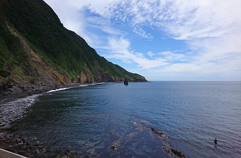 大島　おたいね浦の岩脈と筆島