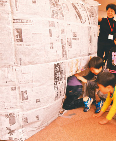 新聞紙ドームの写真