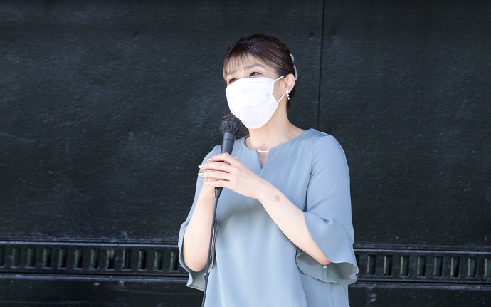 生徒たちに語りかける吉田選手