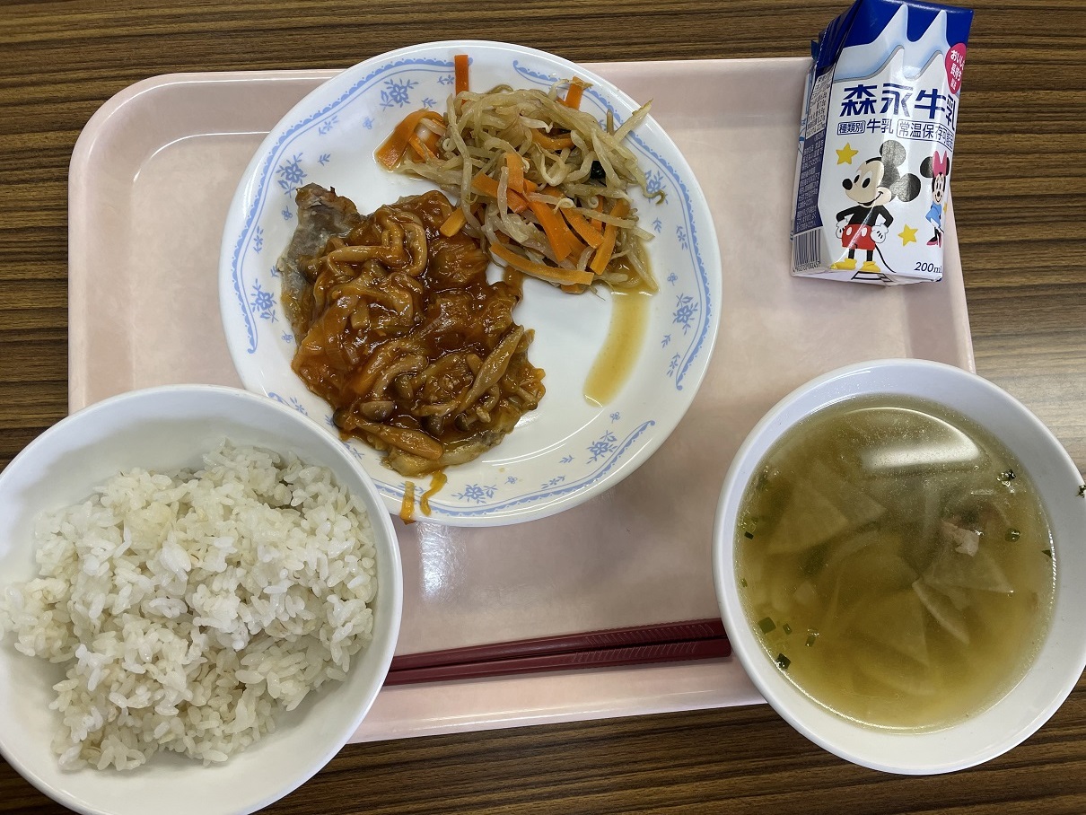 写真：三宅中学校巡回当日の献立