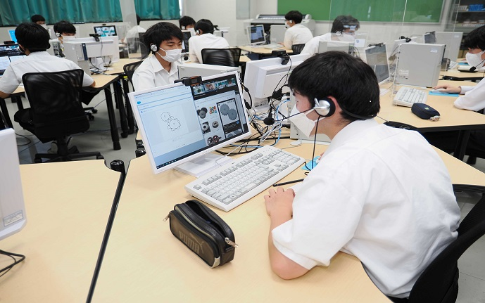 写真：デジタル人材を育成するTokyo P-TECHの授業
