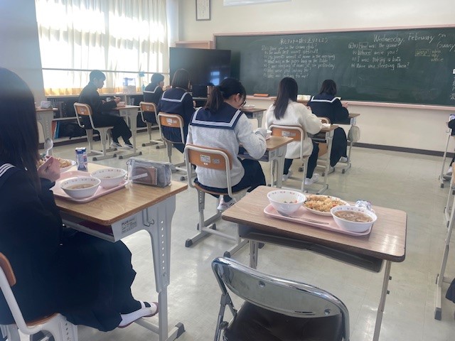 三宅中学校喫食の様子