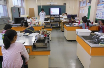 親子料理教室の様子