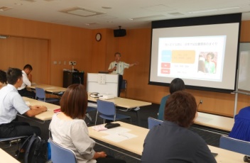「言葉のパワーを感じて」講義の様子