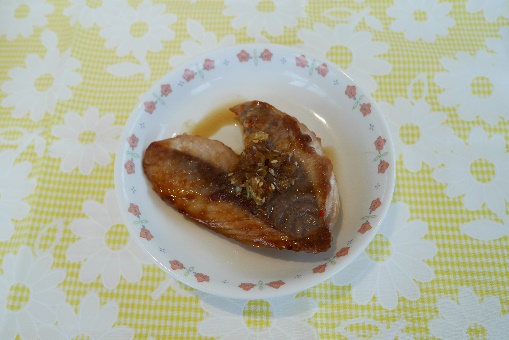 トミメの中華風照り焼きの調理風景