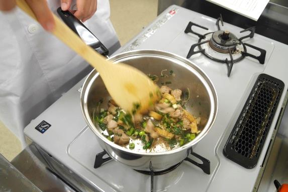 しょうがご飯の調理の様子