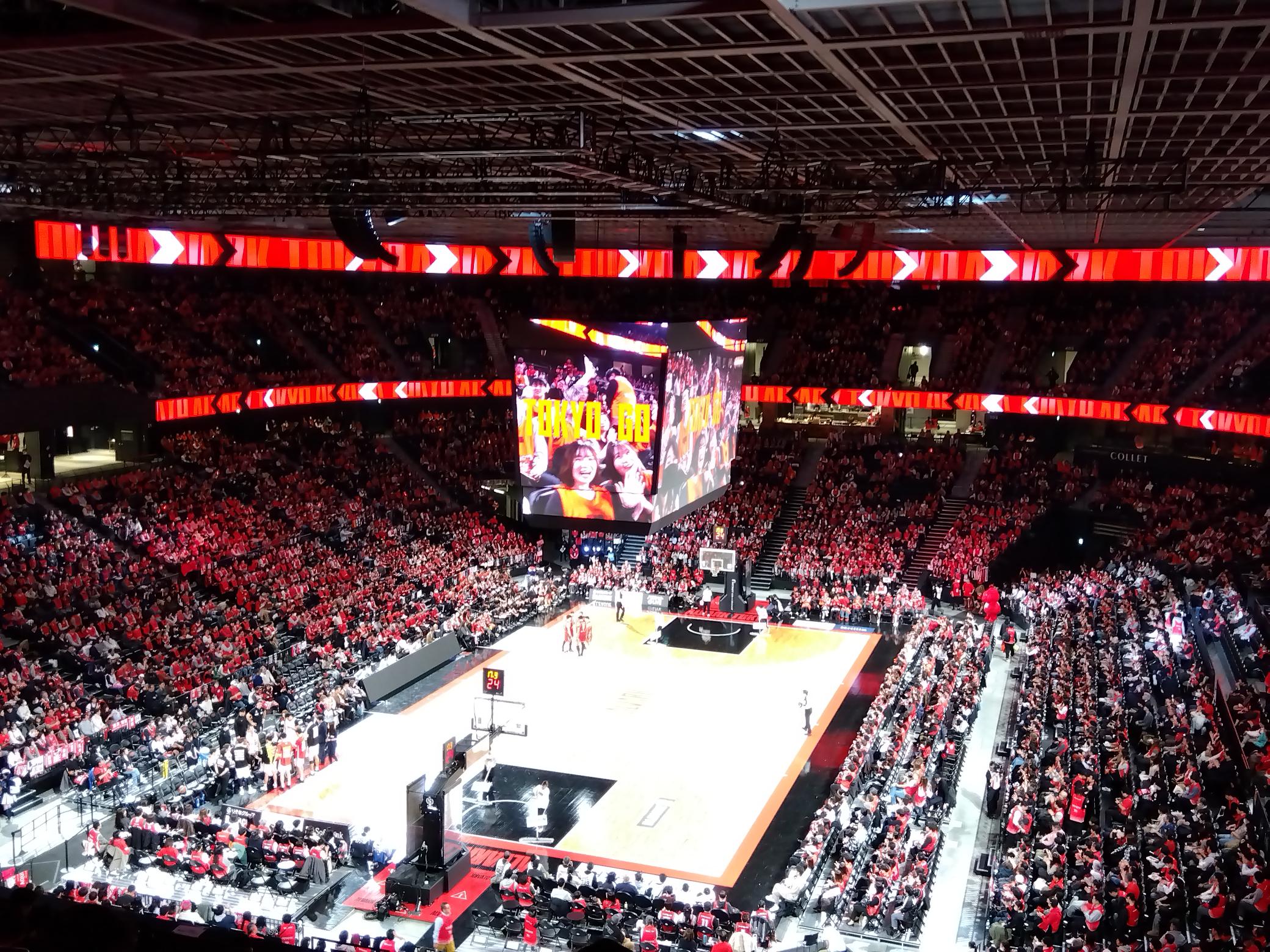 観客に応援を促す電光掲示板の写真