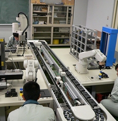自動制御（ロボット）実習の様子