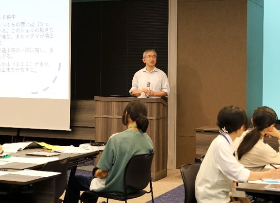 写真 講演の様子