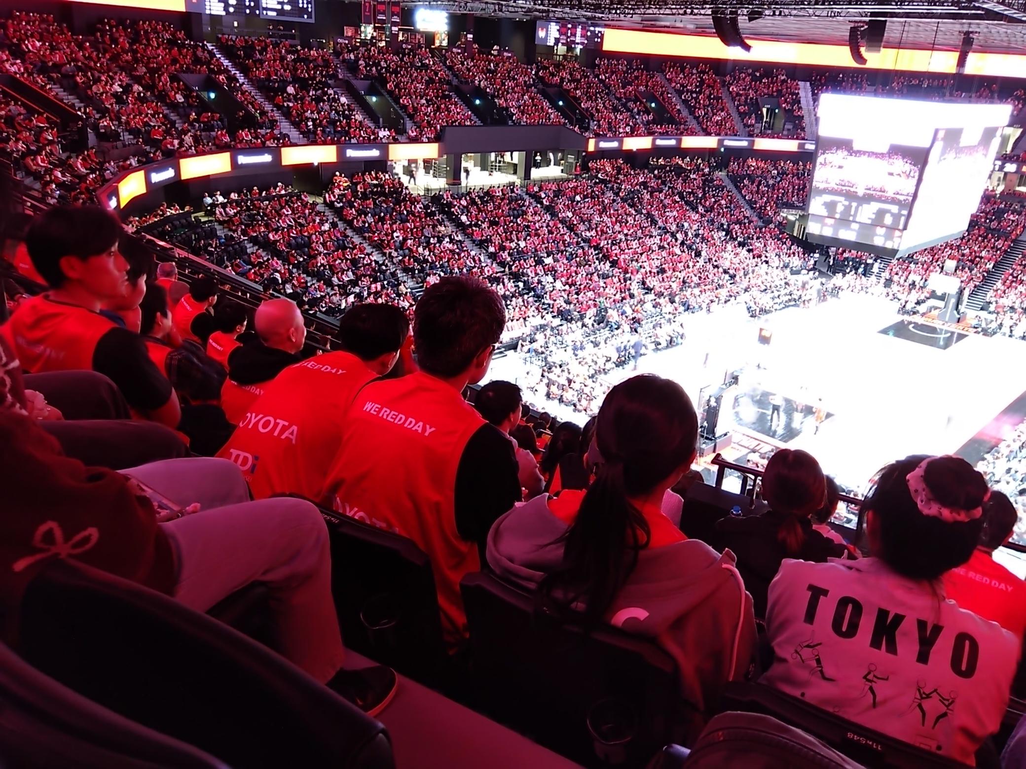 試合観戦の様子の写真