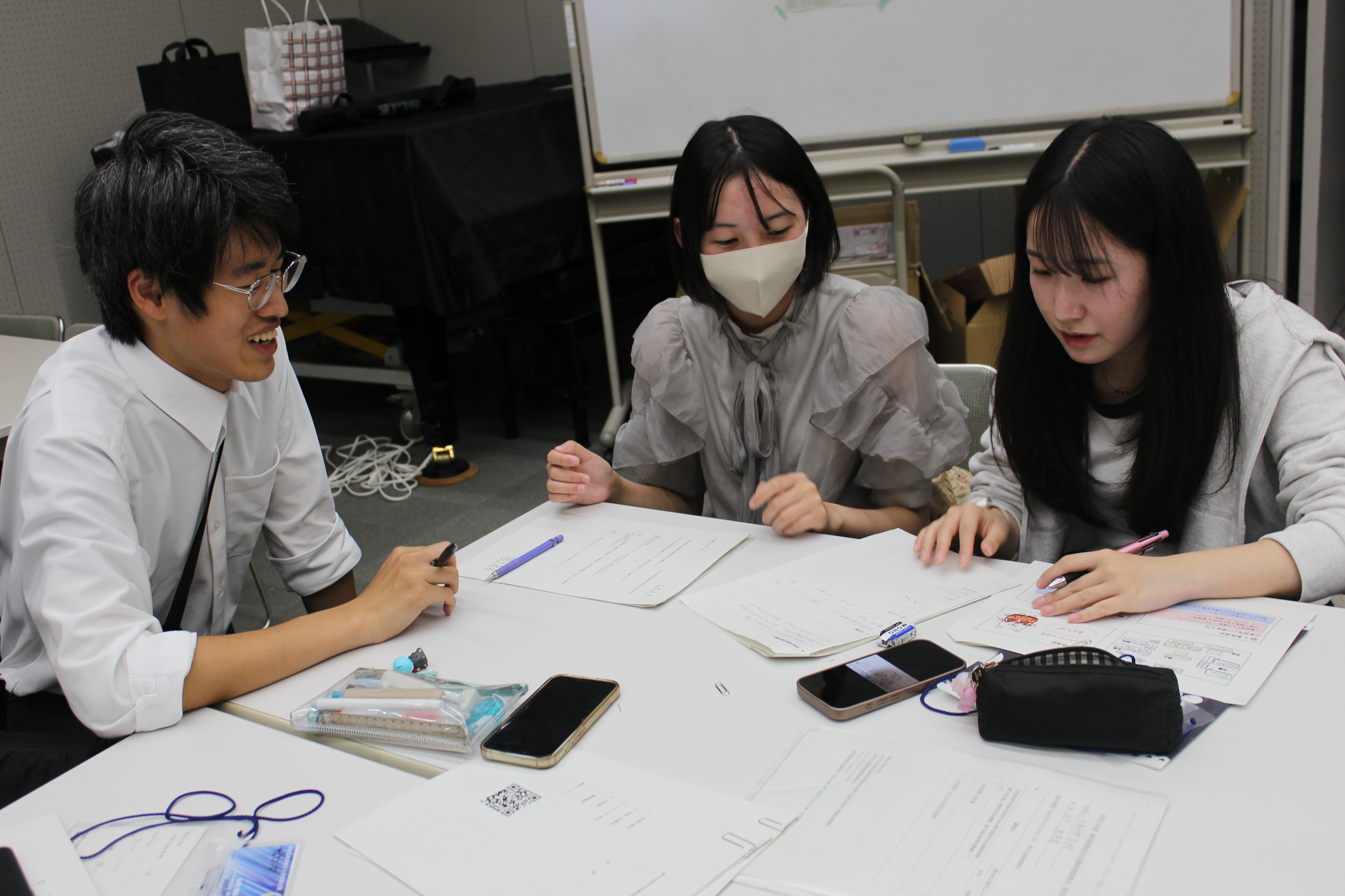 班活動で意見を出し合う推進委員の様子