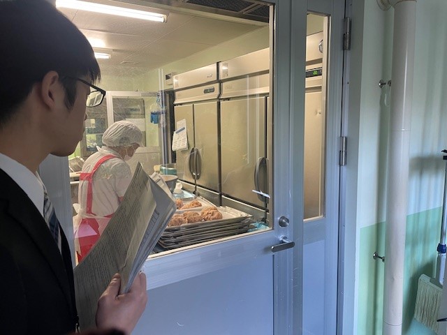 三宅村共同調理場見学の様子