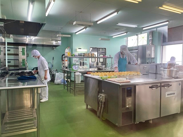 御蔵島小中学校給食室の写真