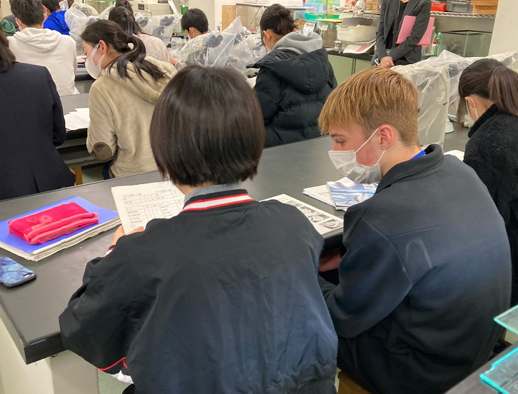 授業体験 experiencing Japanese-style education