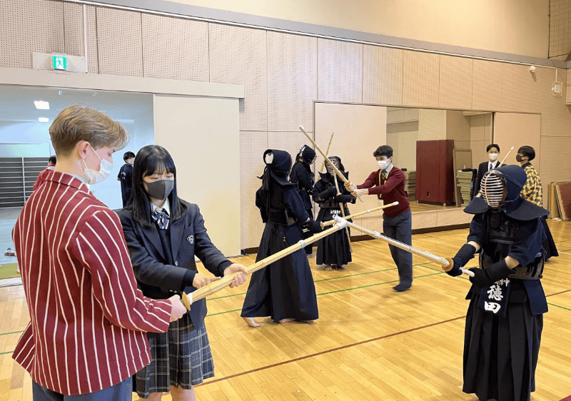 剣道部体験 participating in the Kendo Club