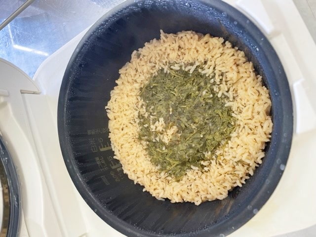 調味料と一緒に茶葉を使用しました。