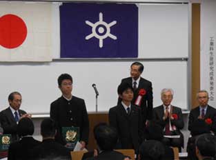成績発表・表彰の写真
