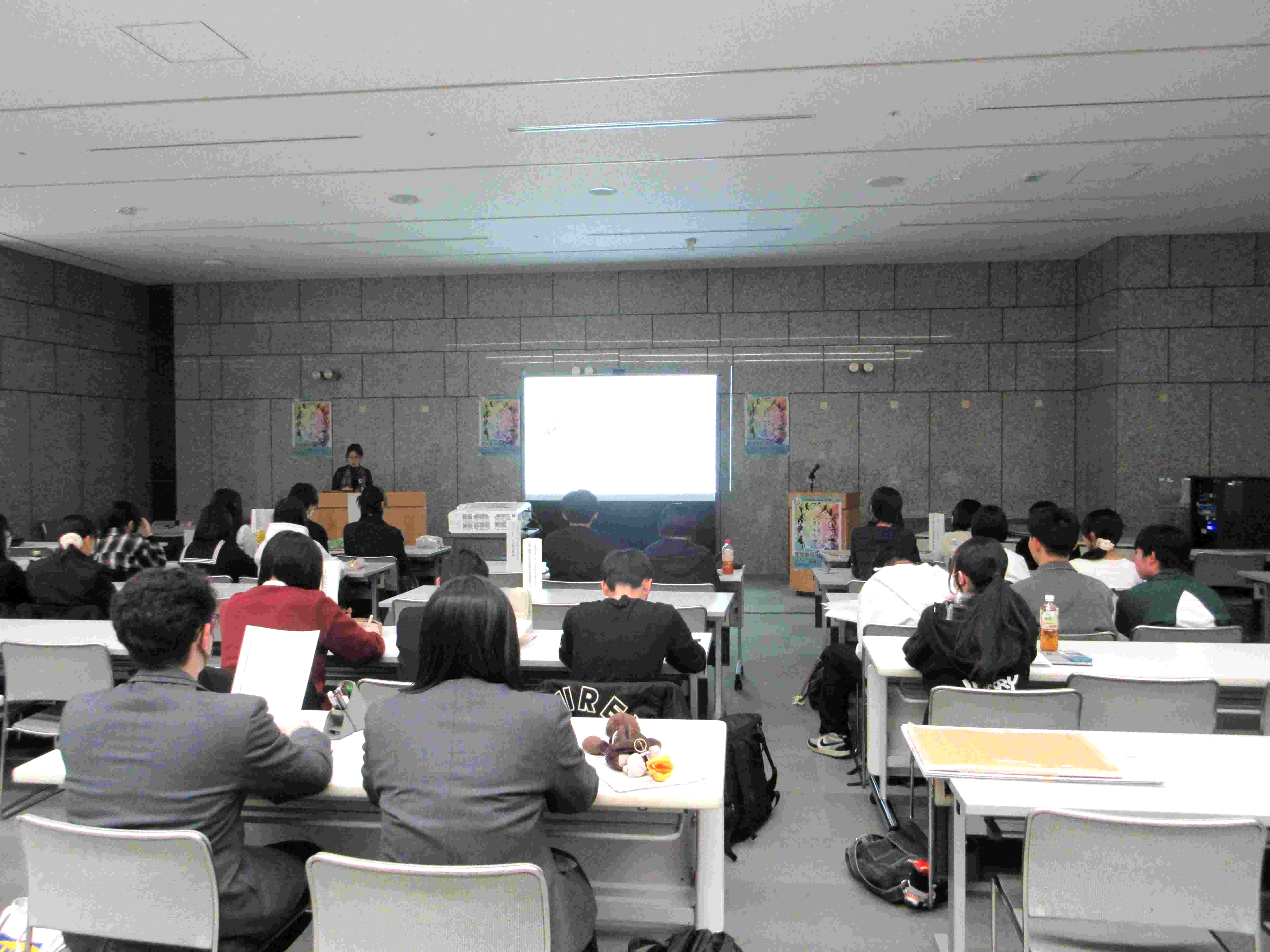 SNSの効果的な発信方法についての講演の様子