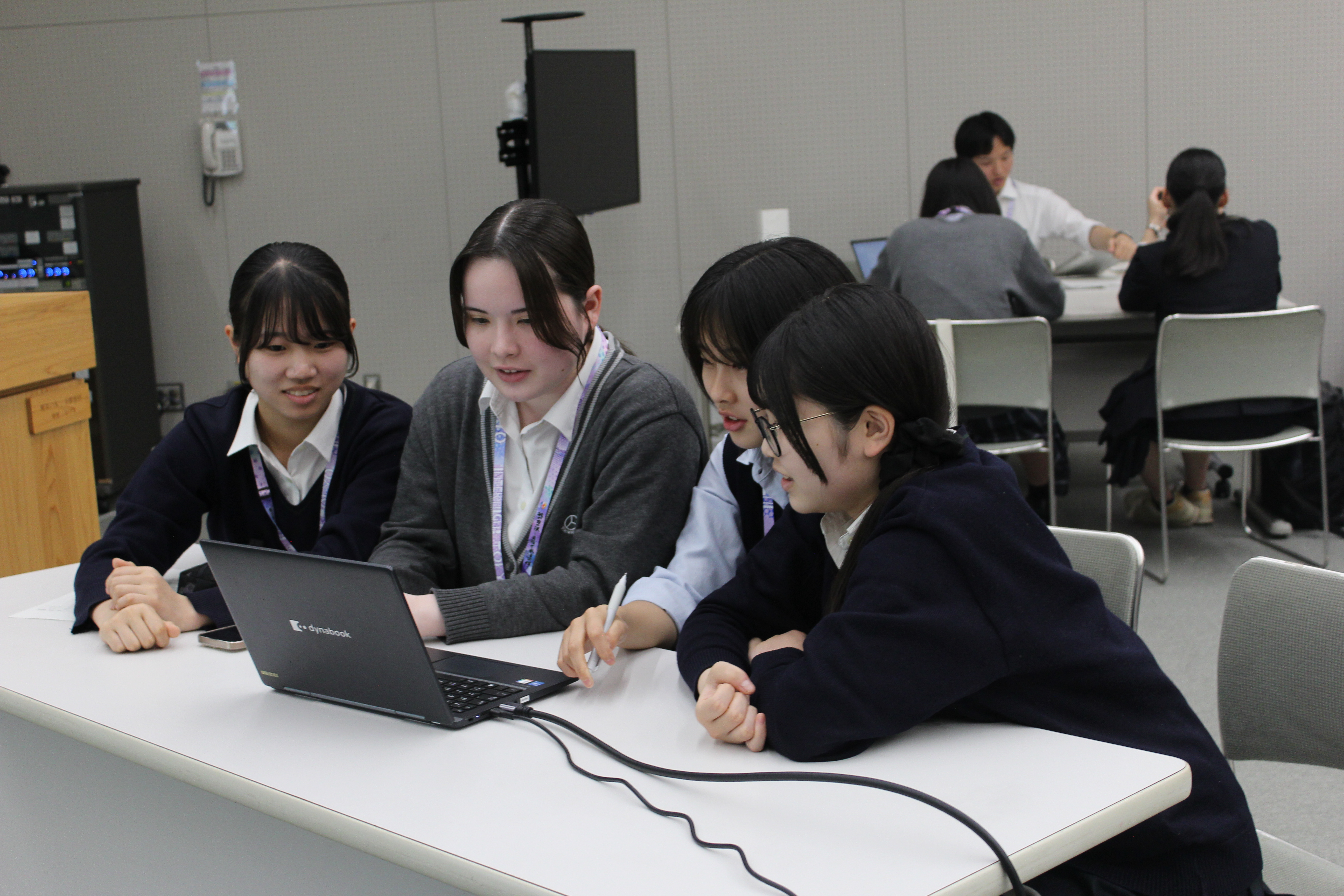 班活動で意見を出し合う推進委員の様子