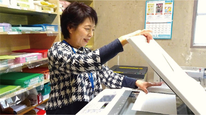 写真：区立小学校 スクール･サポート･スタッフ