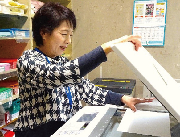 写真：区立小学校スクール･サポート･スタッフ