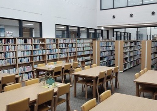 写真：都立中野工科高校（図書室）