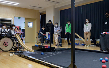 学校内でデジタル技術を体感2