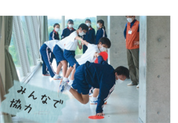 写真：みんなで協力