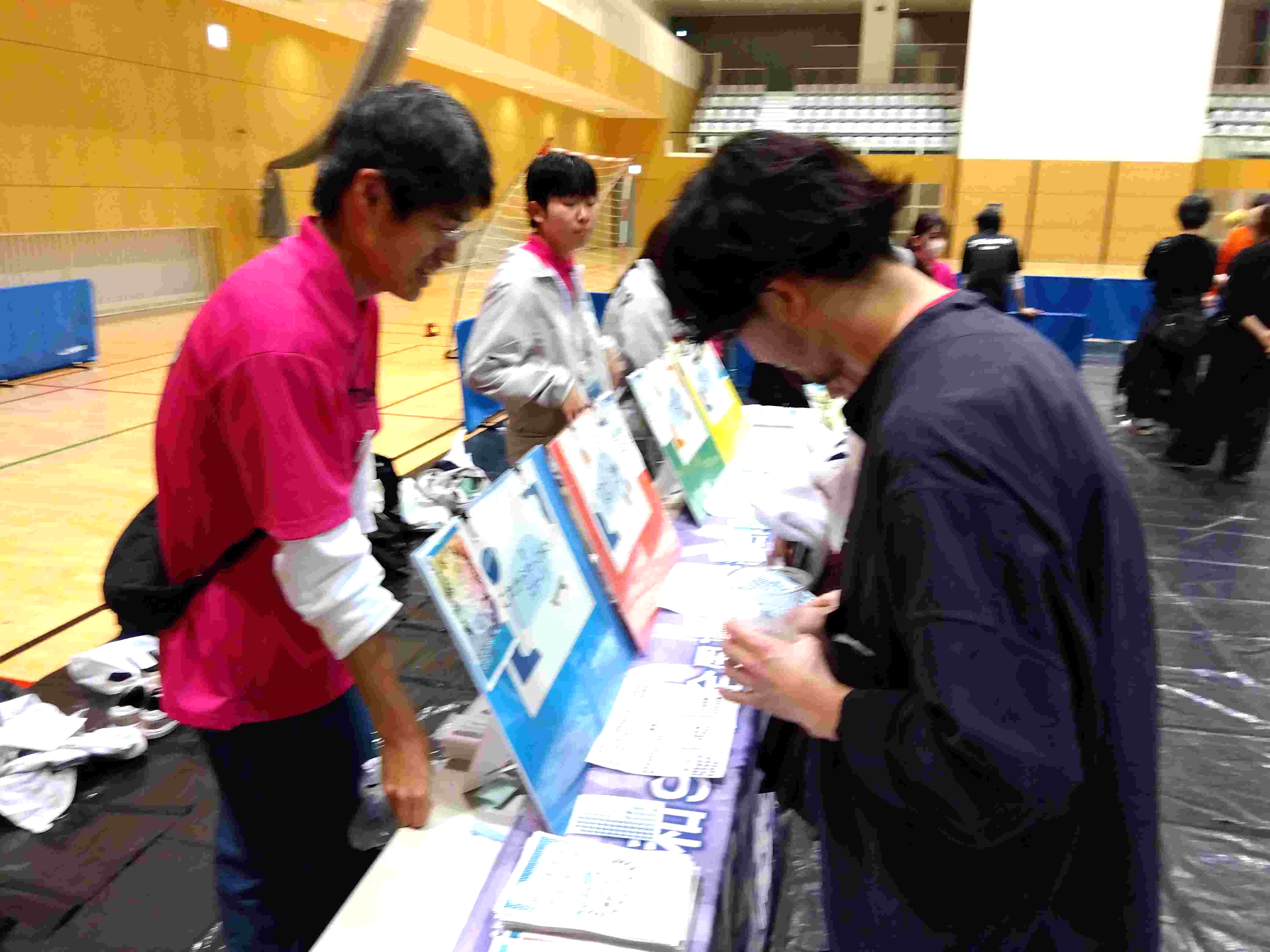 ジークスター東京の担当者様に御挨拶の様子