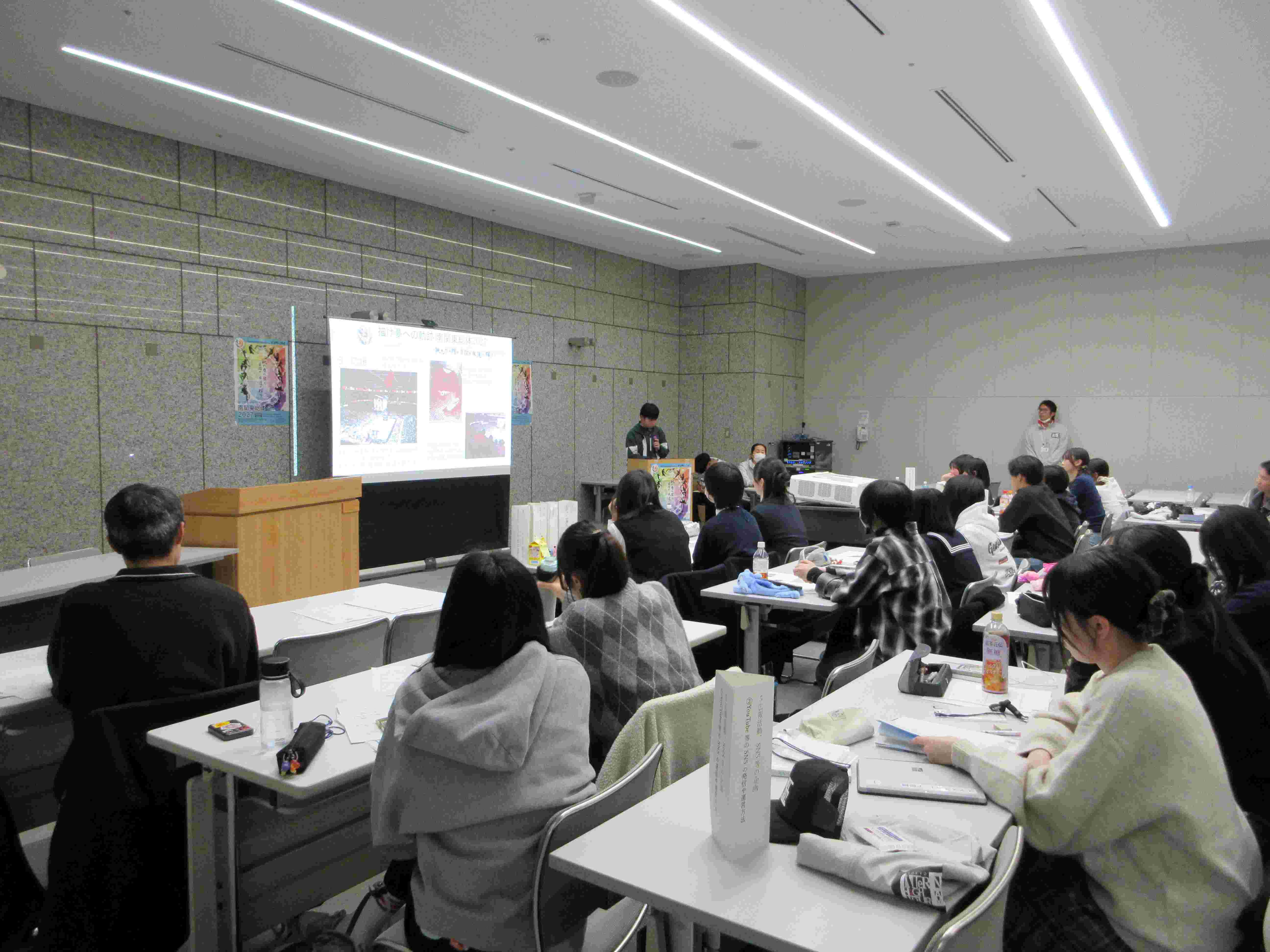 グループ活動の発表（通信班）