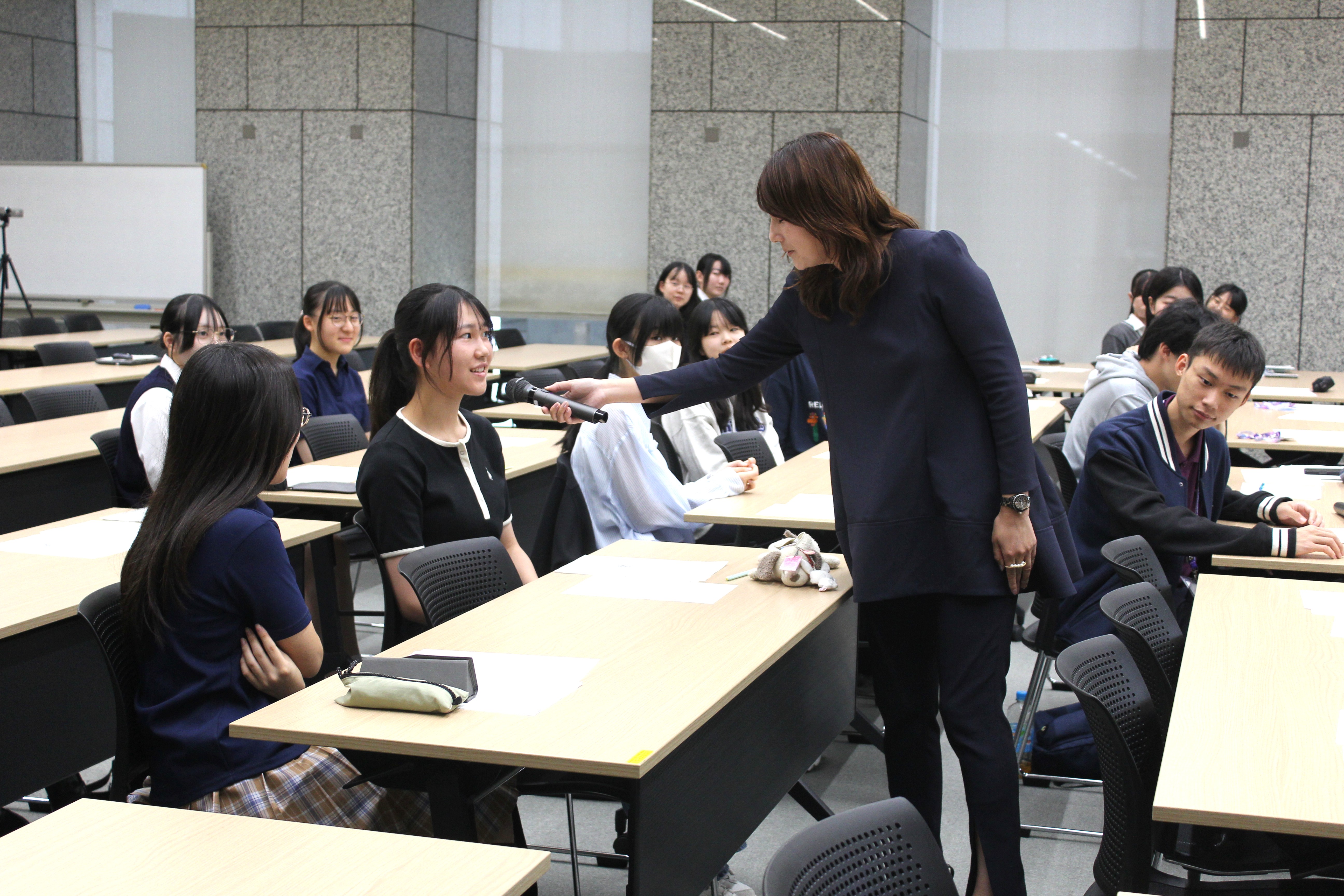 演習の感想を発表する様子