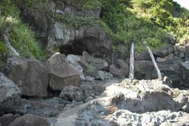 鉄砲場の岩陰遺跡