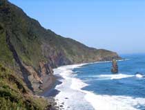 たいね浦の岩脈と筆島