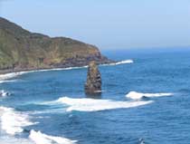 たいね浦の岩脈と筆島