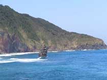 たいね浦の岩脈と筆島