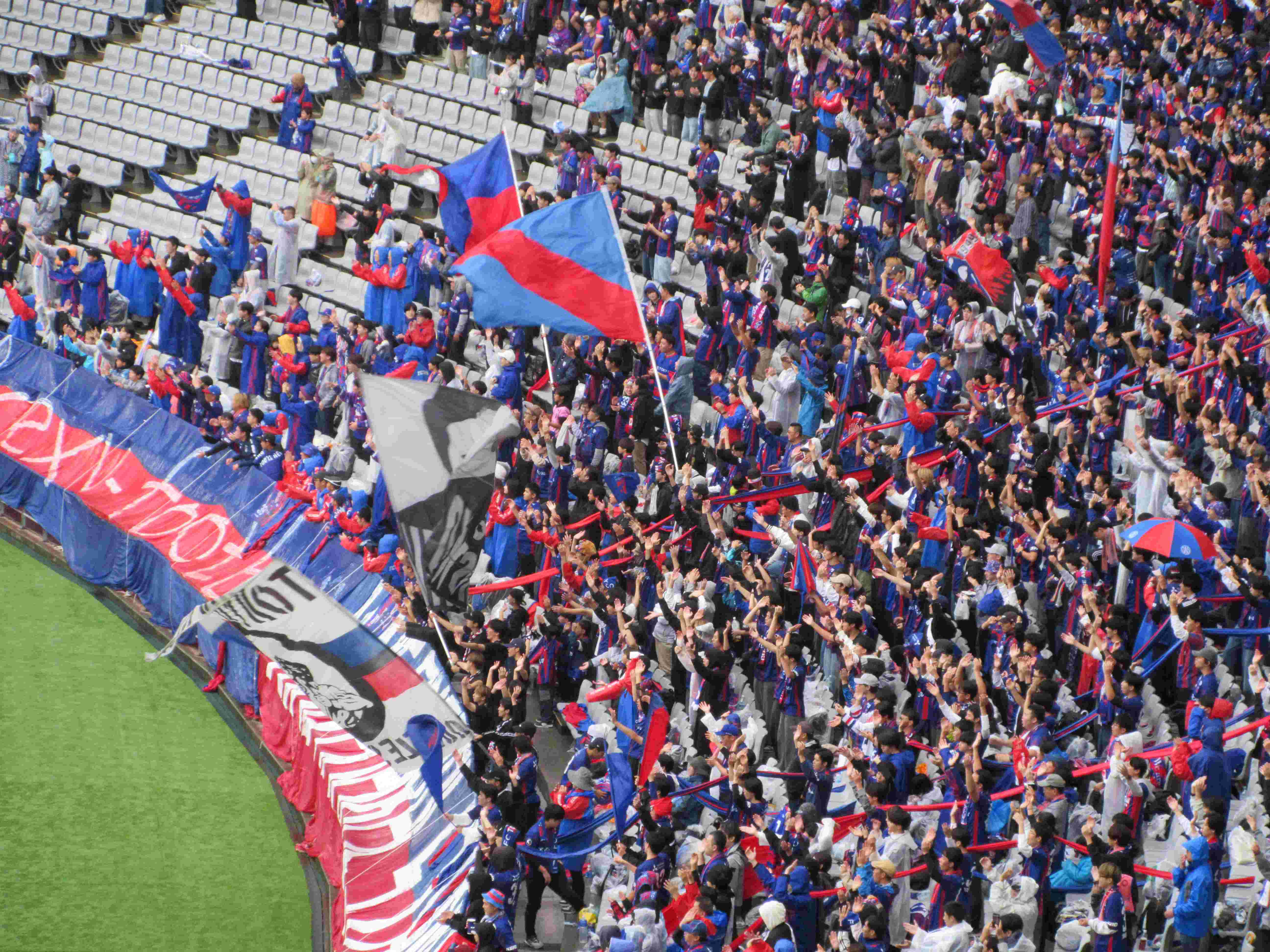 応援するサポーターの写真