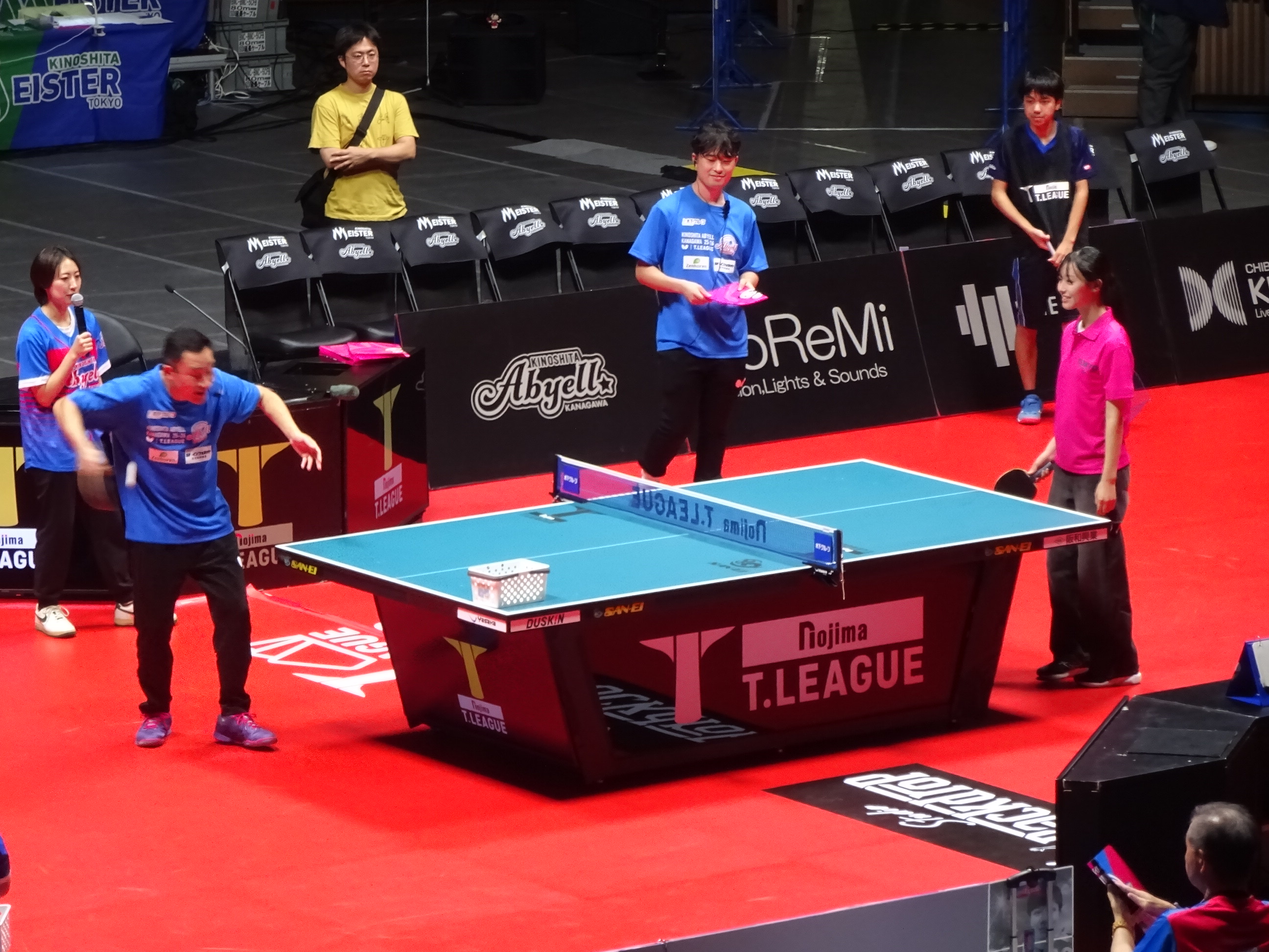 サーブ体験イベントの写真