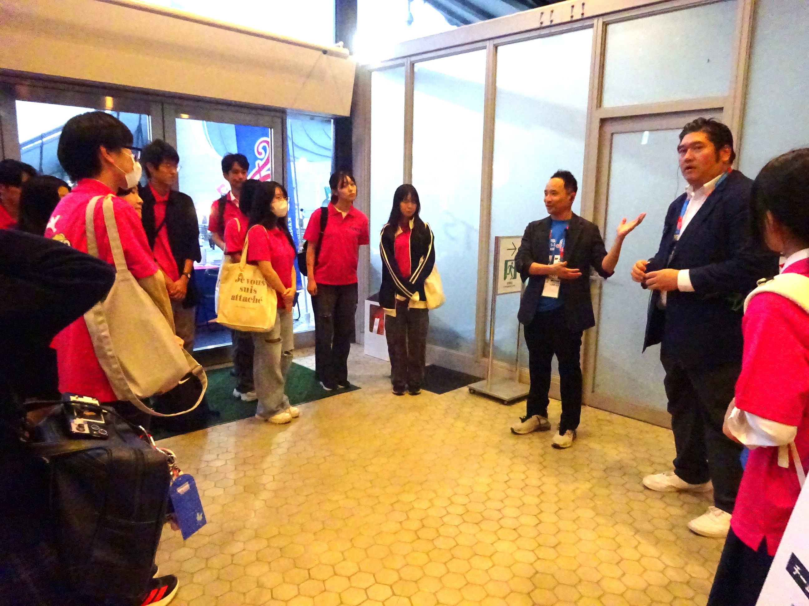 担当者の方々からの説明の写真