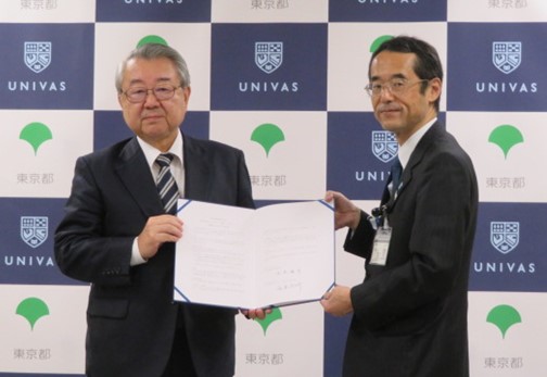ＵＮＩＶＡＳ　福原会長（左）と東京都教育委員会　坂本教育長（右）
