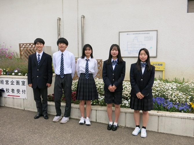 私立岡村女子高等学校。